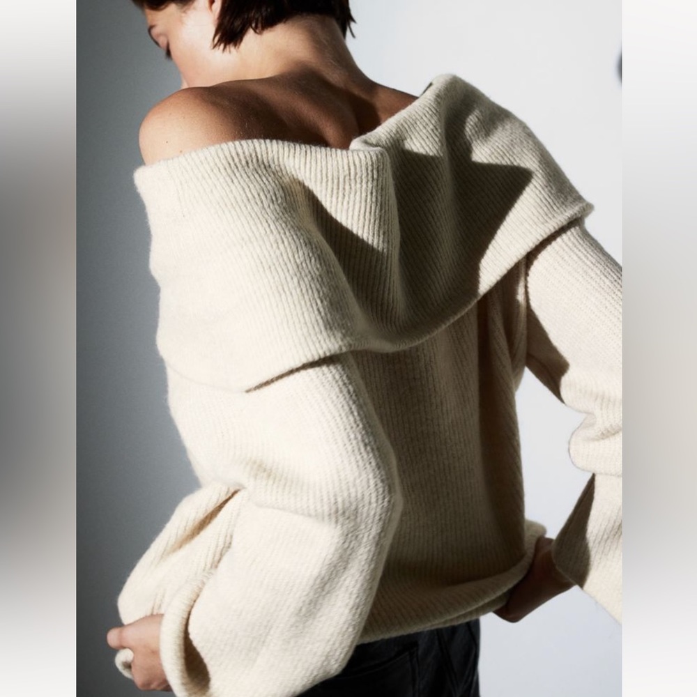 H&M Knitted off-the-shoulder sweater
